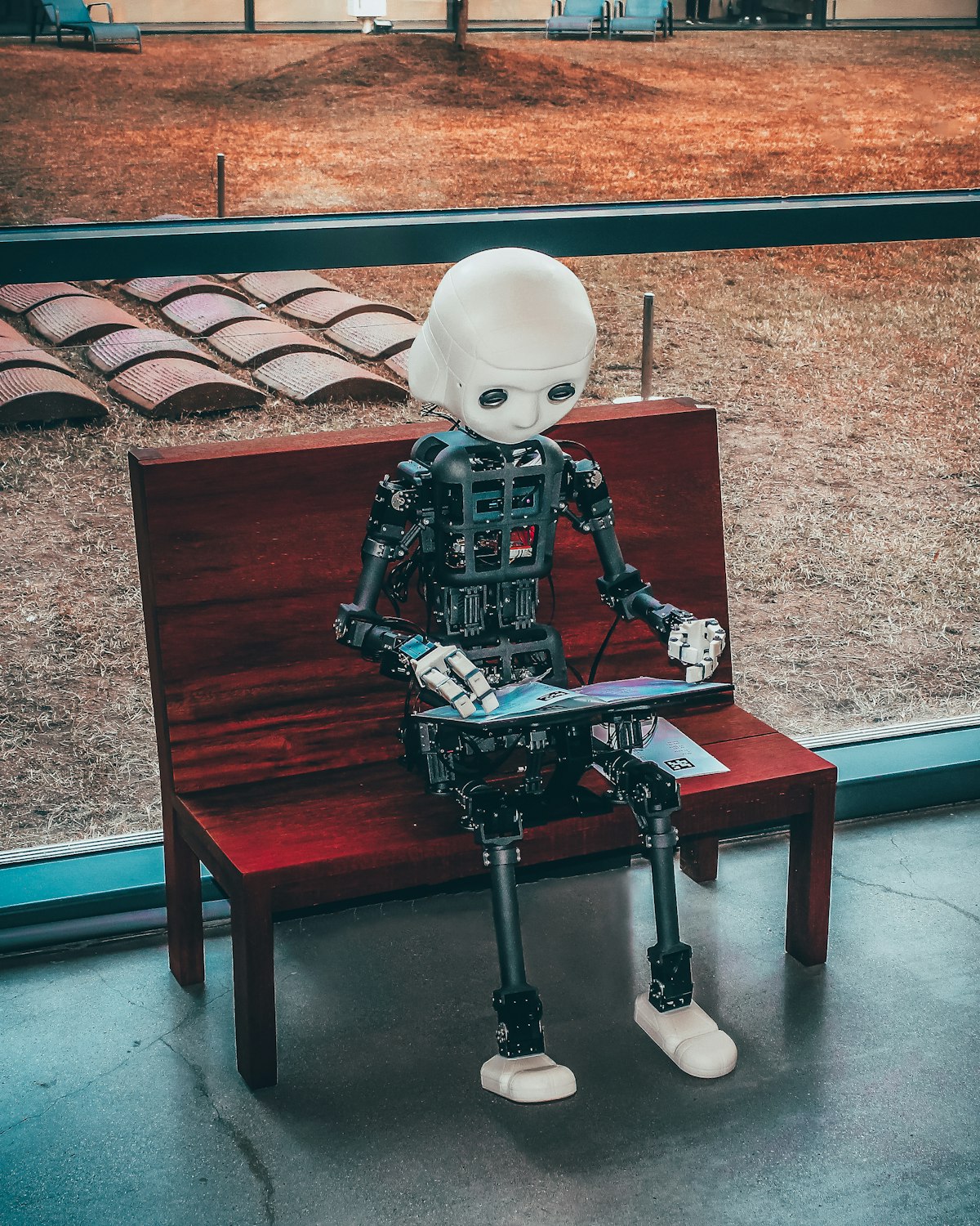 Attention Mechanisms in Modern Transformers: How AI Systems Mimic Human Saccadic Focus